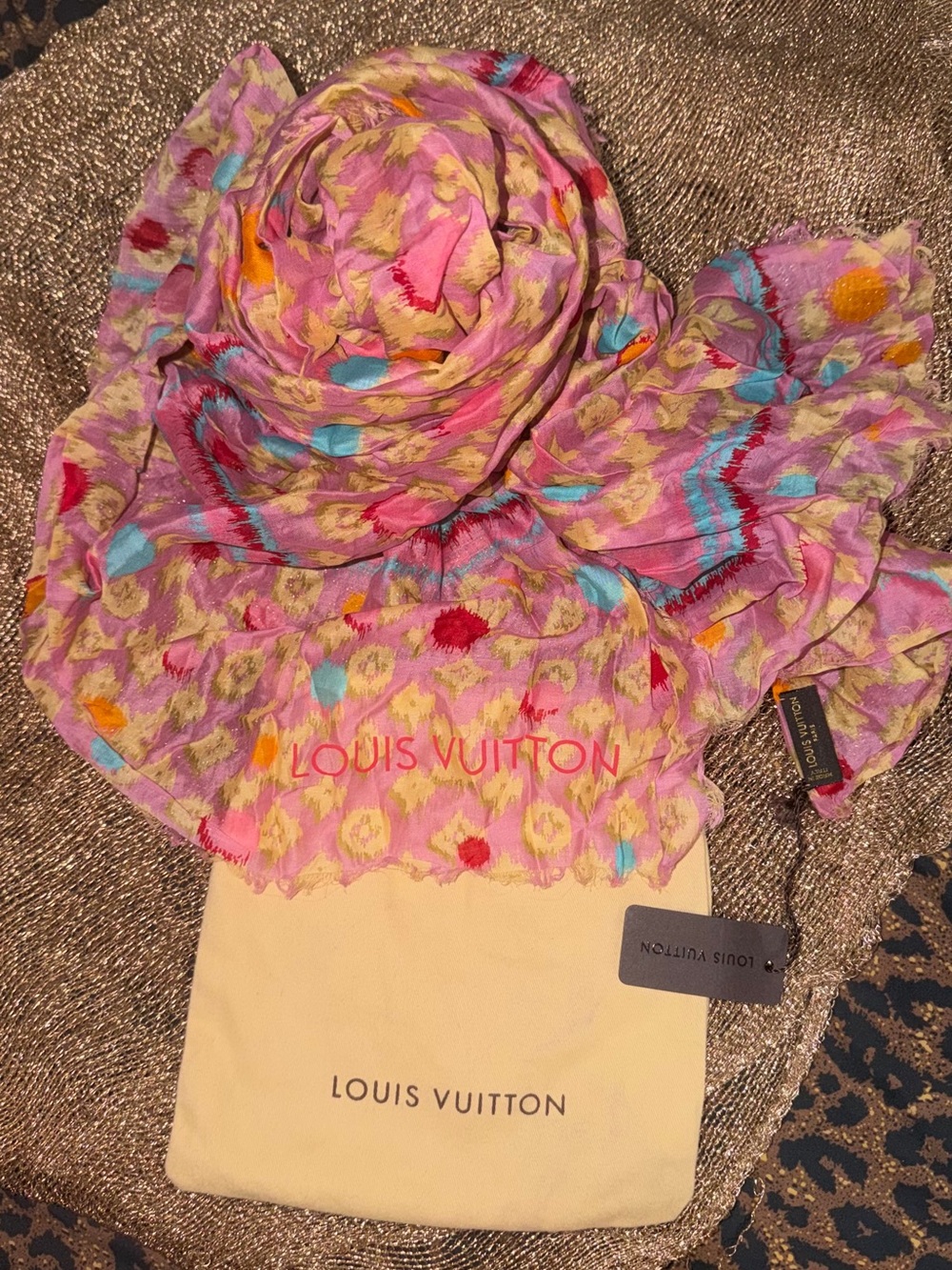 Nwts** Louis Vuitton 100% cotton Pareo in ikat rose Summer Monogram